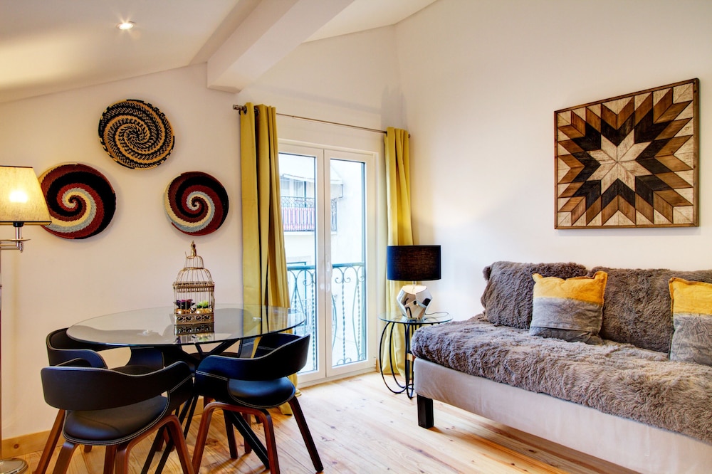 A new Studio Apartment With Amazing Views of the River Tagus