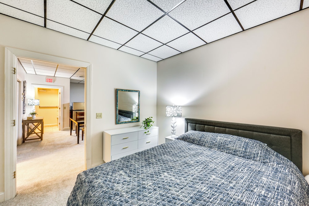 1 Mi to Dtwn: Cozy Retreat in New Kensington!