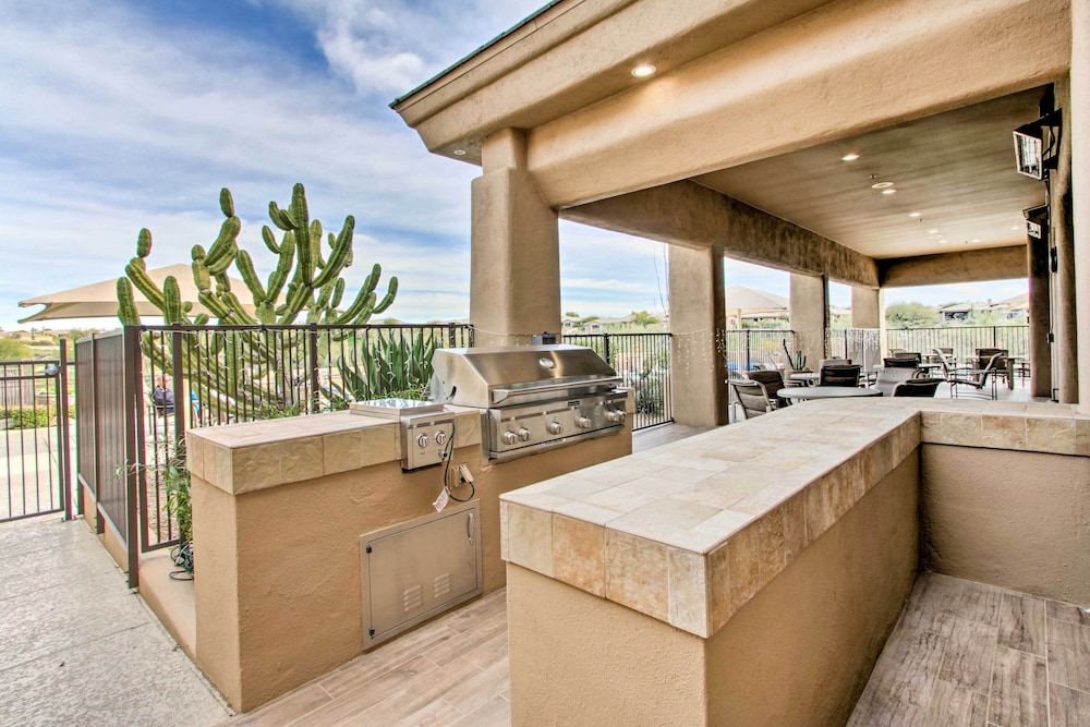 A Golfer's Retreat + Patio: Quiet Scottsdale Home