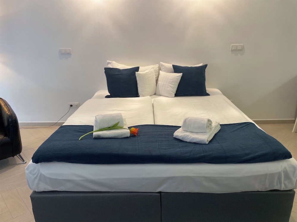 Smart Carrara Apartments