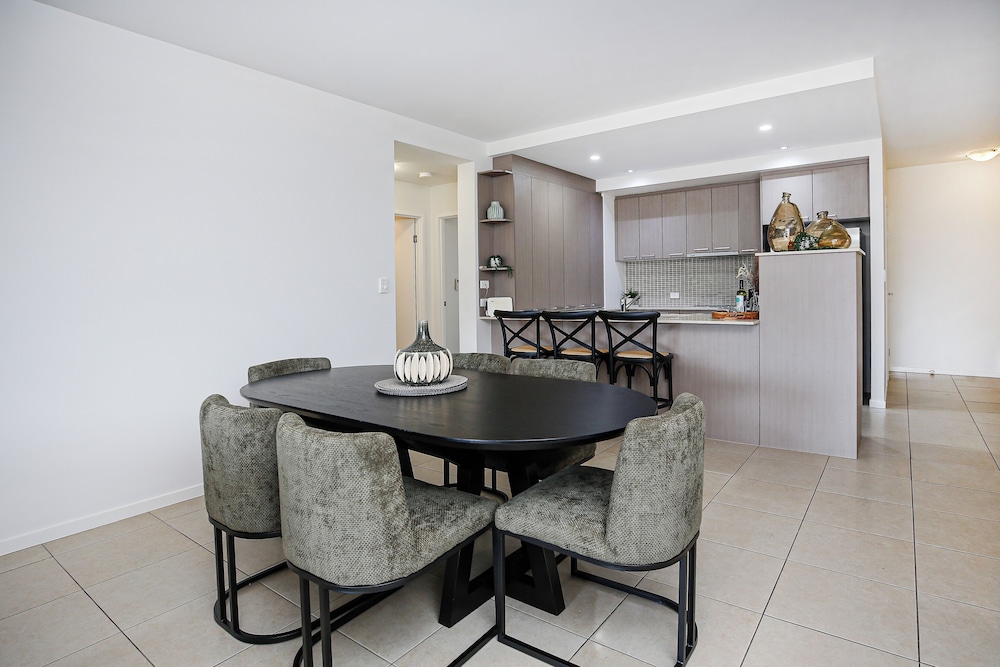 Luxury Cairns Stay with Pool and BBQ