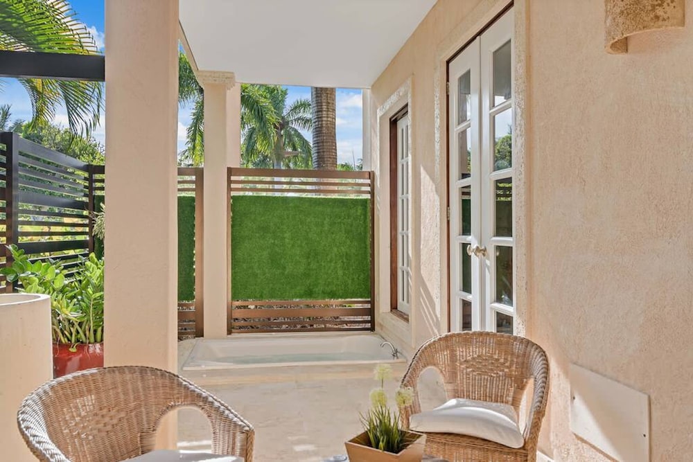Sophisticated Villas With Private Pools and Staff