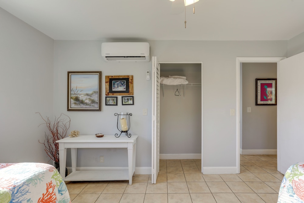 < 3 Mi to Juno Beach: Coastal Townhome w/ Patio!
