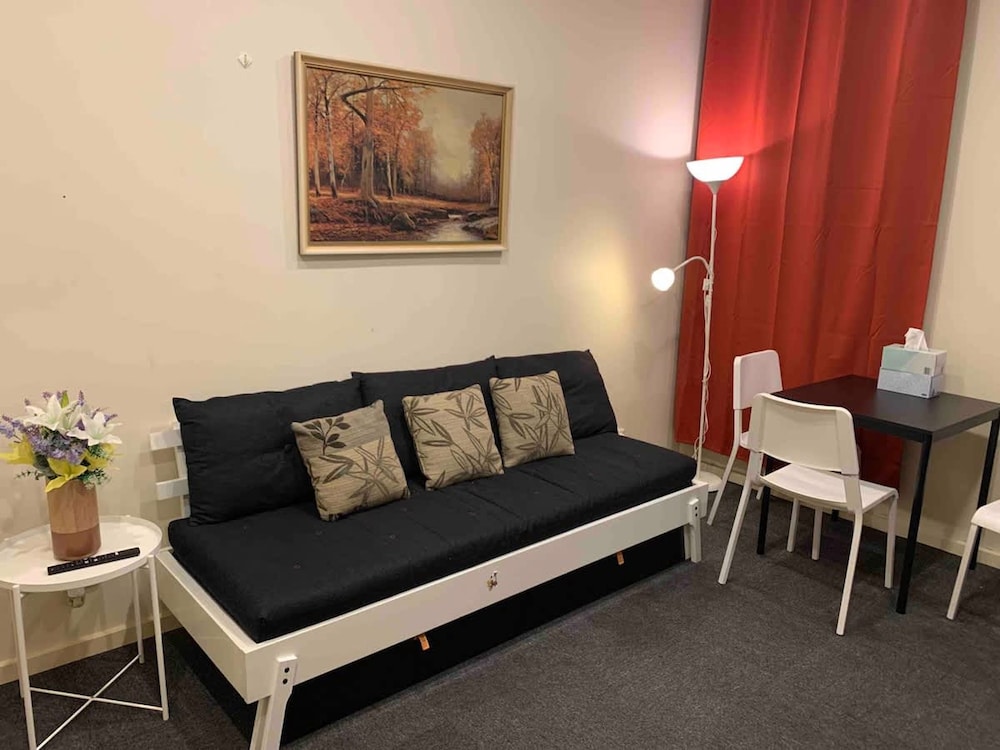 Chadstone Holiday W6 Villa