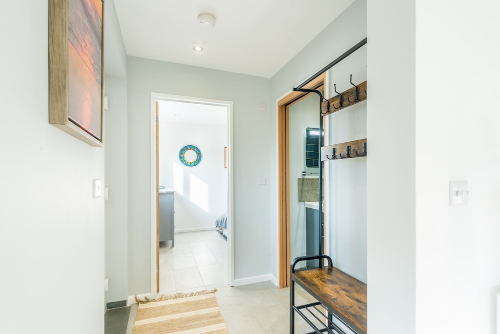 1 Bed Chalet in Bude - Parking & Wifi view 3
