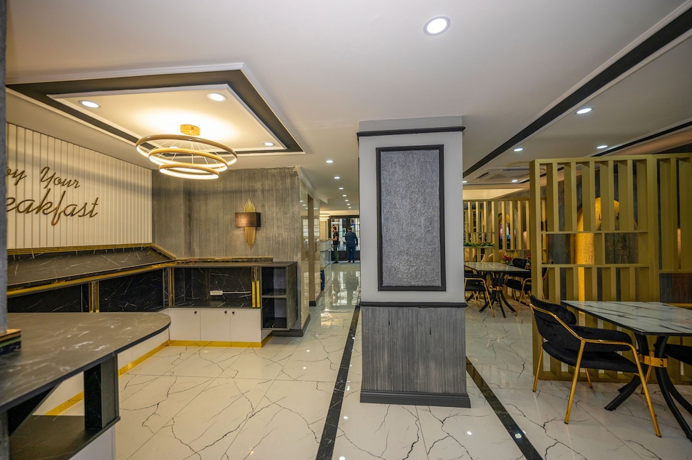 California Otel - Image 12