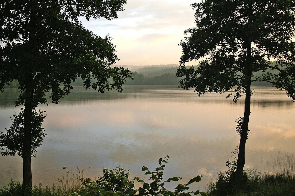 A Wonderful Holiday Home With Lake Access view 4