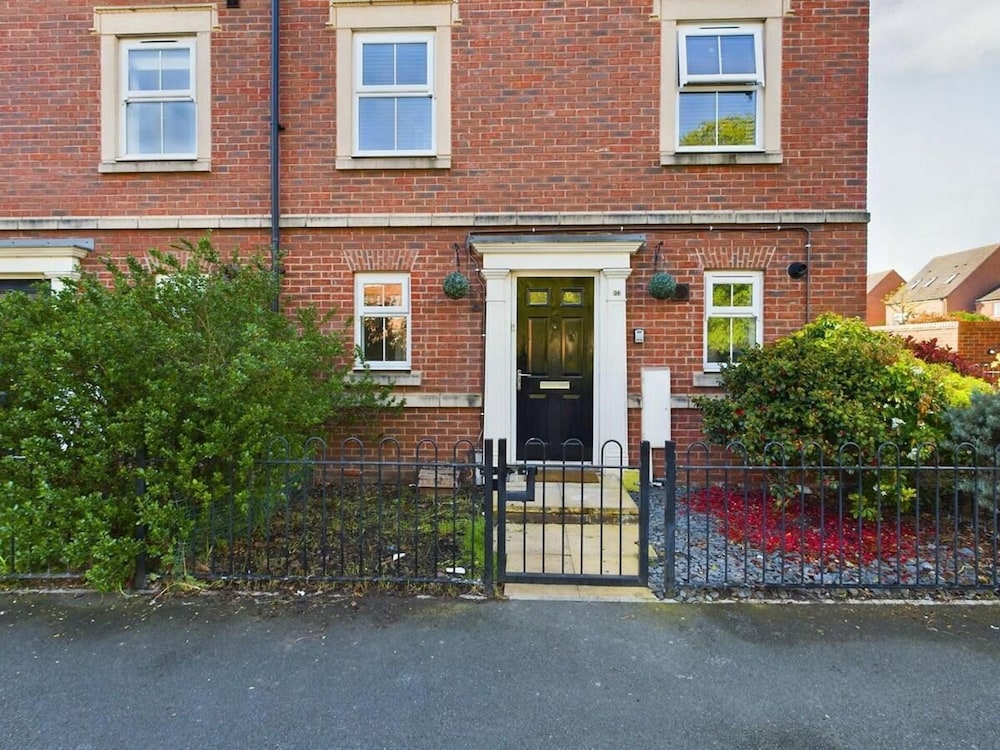 Riverfront Staffordshire Retreat