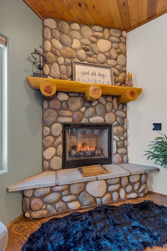 Spacious A-frame Pines Cabin 12 Beds Loft Game Room view 3