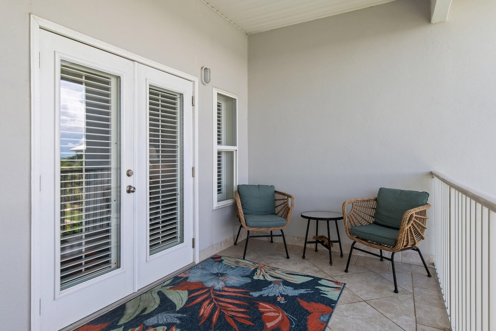 Pavilion Palms 203c