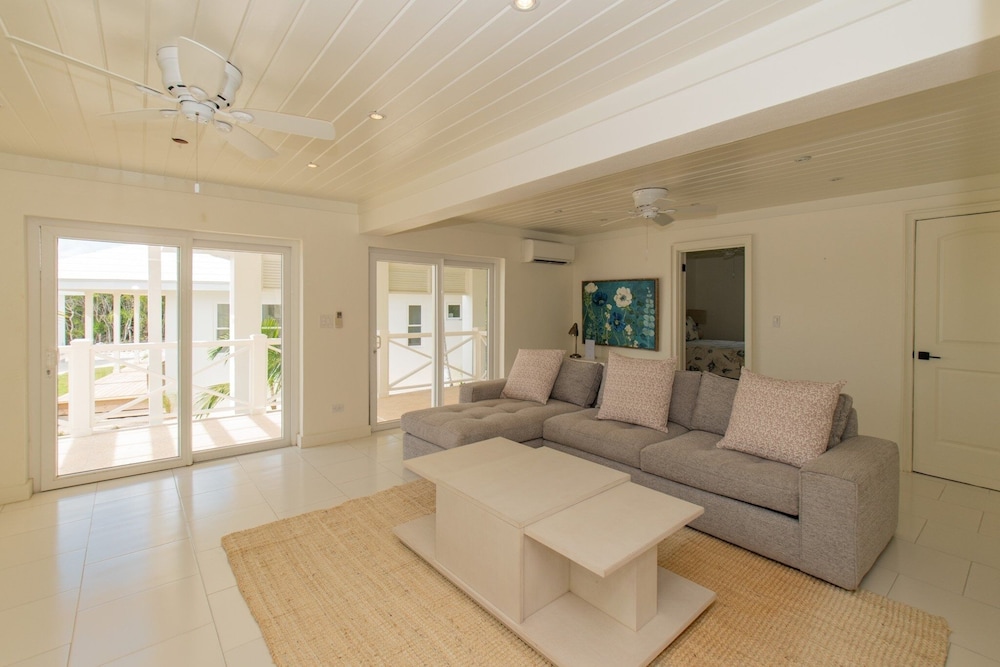 Seaesta - Brand New Estate W/pool & Private Backyard Beach 6 Bedroom Home