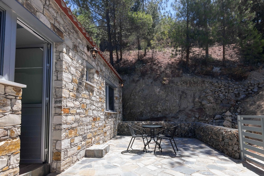 Phaedrus Living: Palaiomylos Forest Residence