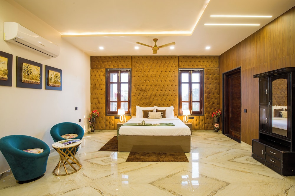 ELIVAAS Ivory Estate Pet-friendly Farm