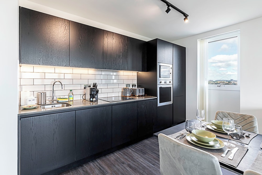 Sleek and Stylish 9th Floor Apartment