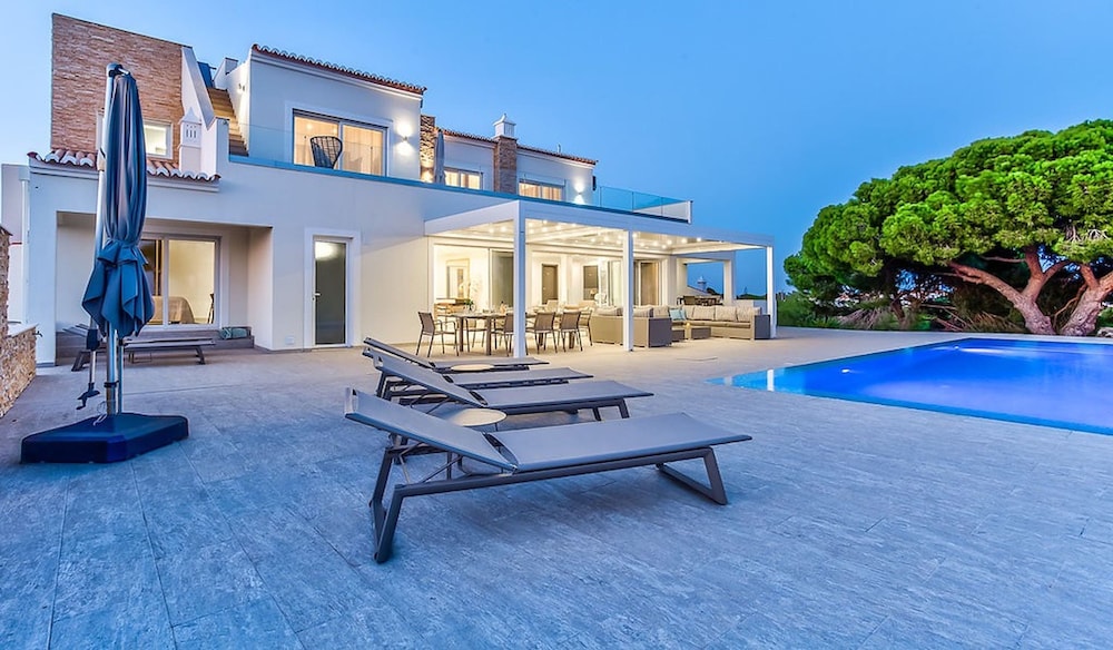 Goldeneye Luxury 6 Bedroom Villa With Infinity P
