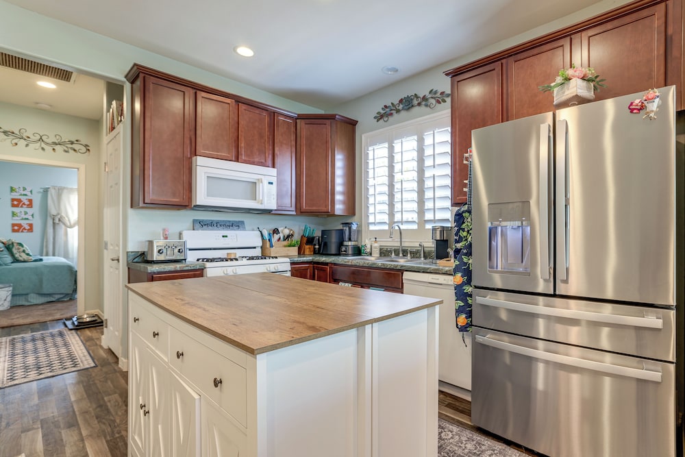 6 Mi to Dtwn Tempe: Pet-friendly Retreat w/ Yard!, photo 14