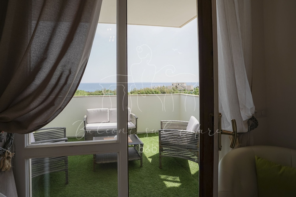 Room in B&B - B&B Balconi Sul Mare Deluxe Room With Hydromassage "madonna Dell'altomare" photo 4