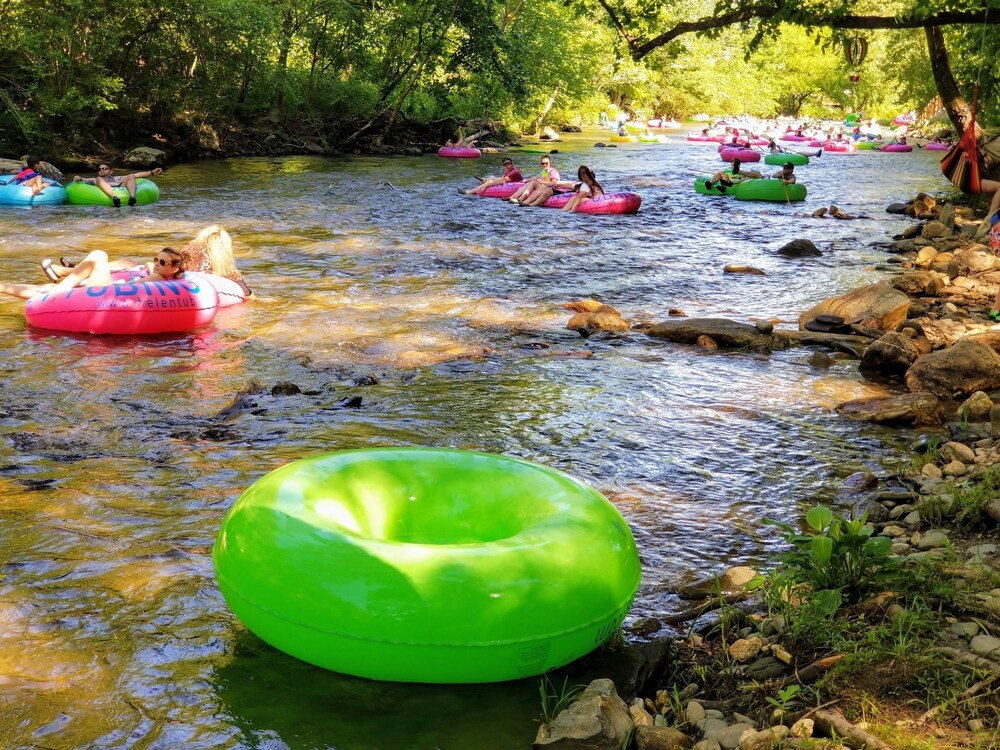 Bear Creek Lodge and Cabins in Helen Ga - Pet Friendly, River on Property, Walking Distance to downtown Helen