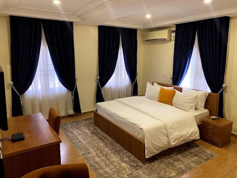 Okin Apartment