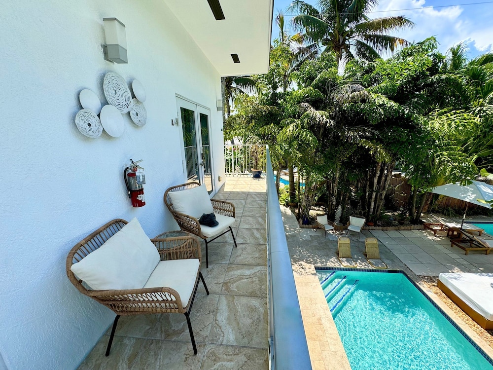 Islands Inn on the Drive - Panorama Suite - Queen Bed - A3