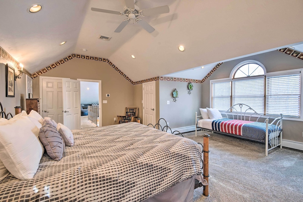 Charming Retreat ~ 1 Mi to Ossipee Lake Marina! view 5
