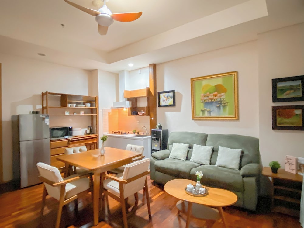 Warm And Cozy 2Br At Samara Suites Apartment