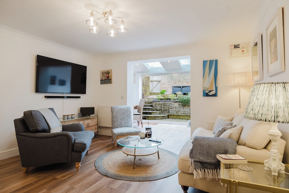 Stylish Retreat with Garden in Tetbury