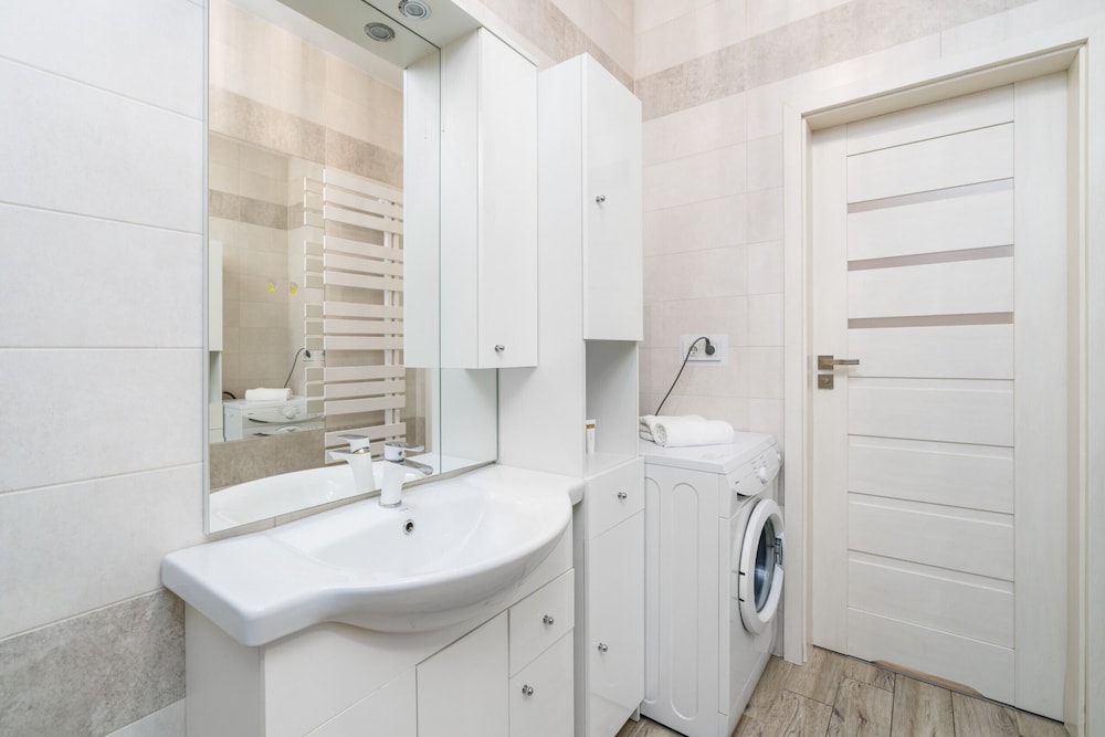 Apartment Poznan Wozna by Renters view 4