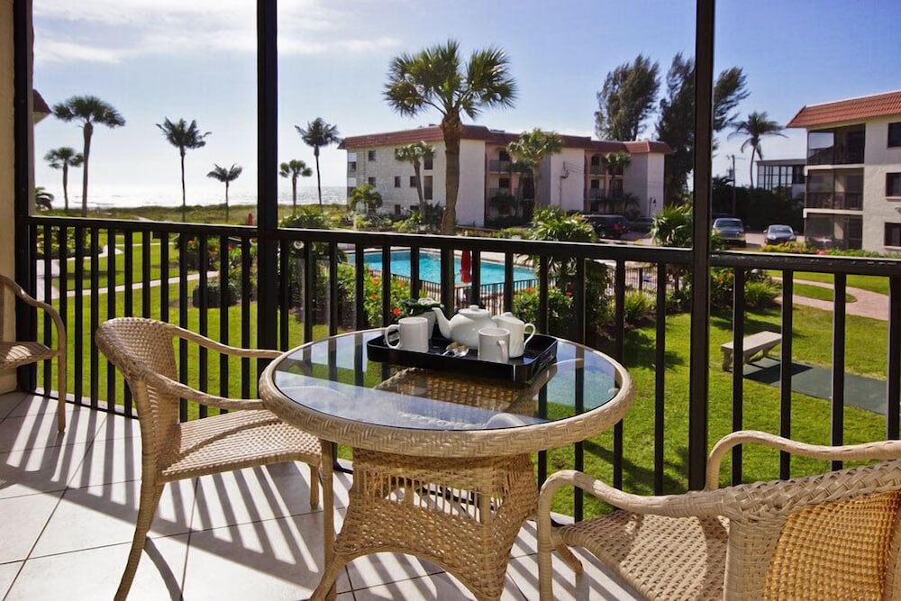 Sandalfoot Beachfront Condominium, photo 17