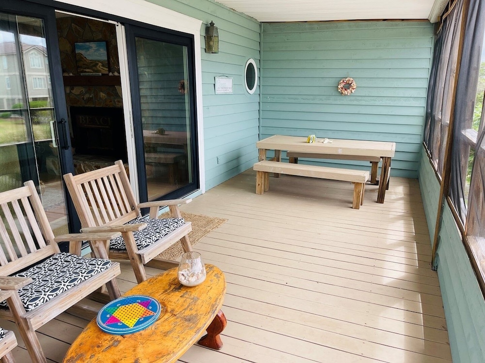 Fore Shore West- 4 Bedroom Home by RedAwning