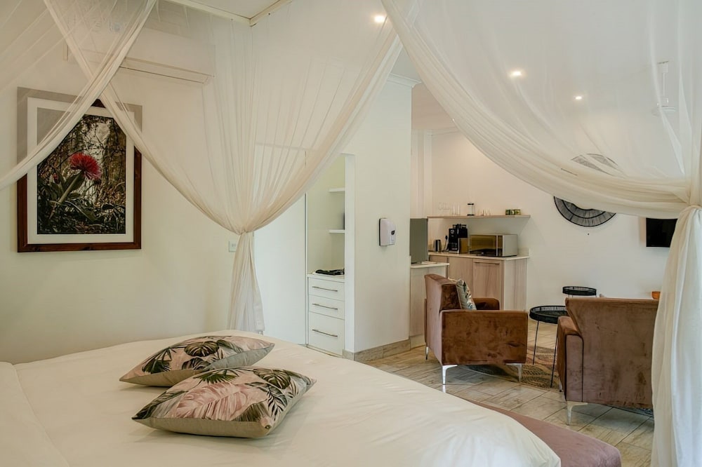 Room in Lodge - Zambezi Boutique Lodge, 2 Suites ask for our Free Savannah Adventures 4x4 Safari view 2