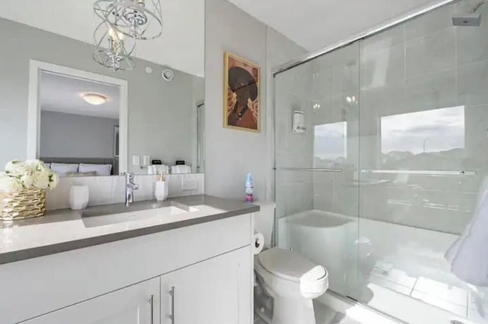 Luxury Modern Home - Livingstone