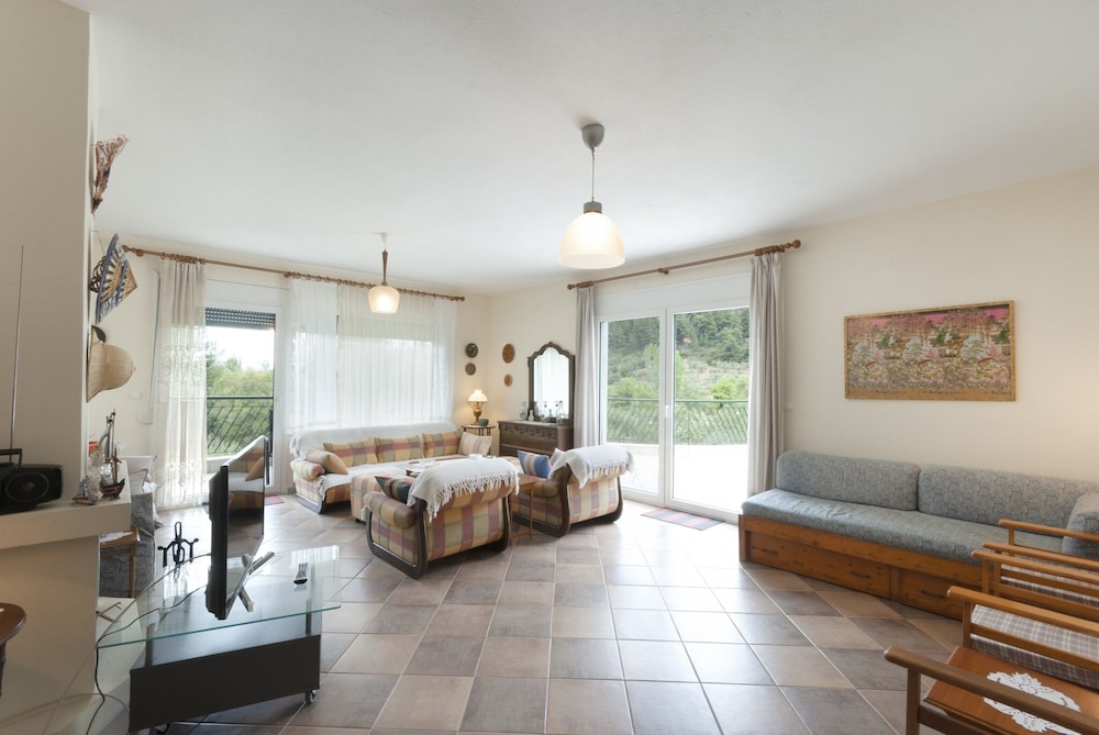 Vetas Vintage Villa by Rentalspro - Akti Elia
