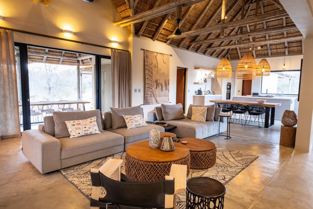 Villa Uthando Stylish Brand new Villa With Amazing Views view 4