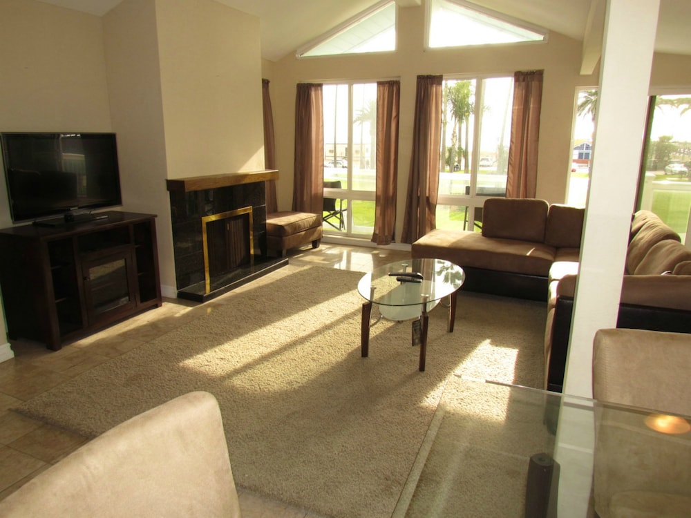3 Bedroom Duplex with Ocean View