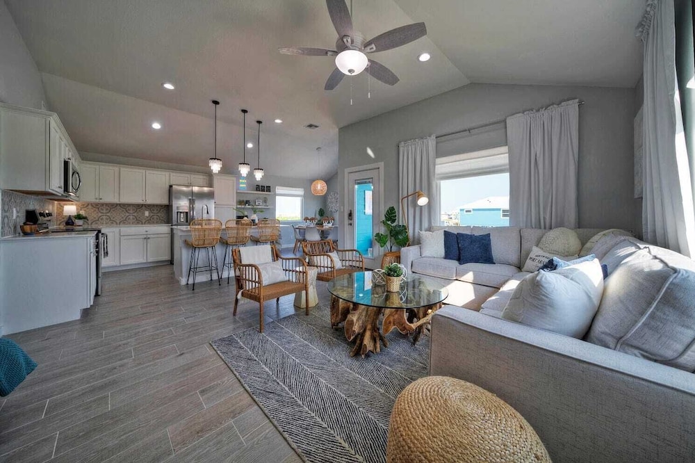 Two Port A Homes Near Beach & Nature Preserve Ideal Group Retreat