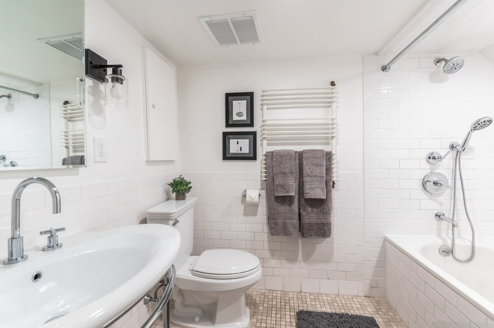 Adelphi I 3BR Ft Greene w Backyard Patio Porch