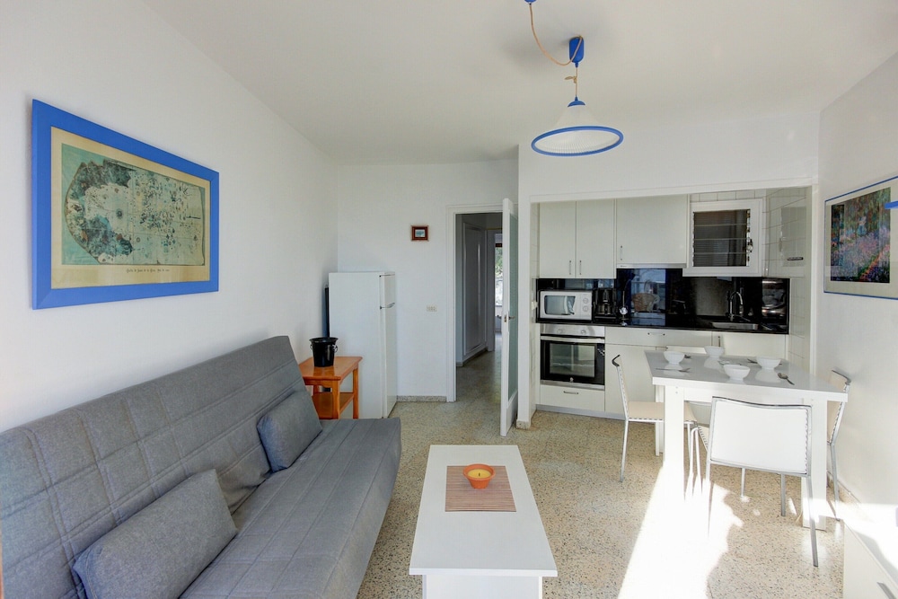 Apartment in Roses on the Beachfront