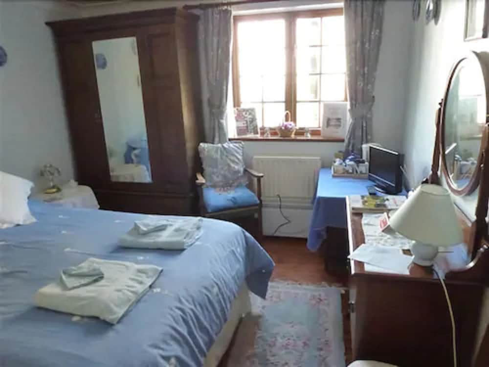 Burton Farmhouse