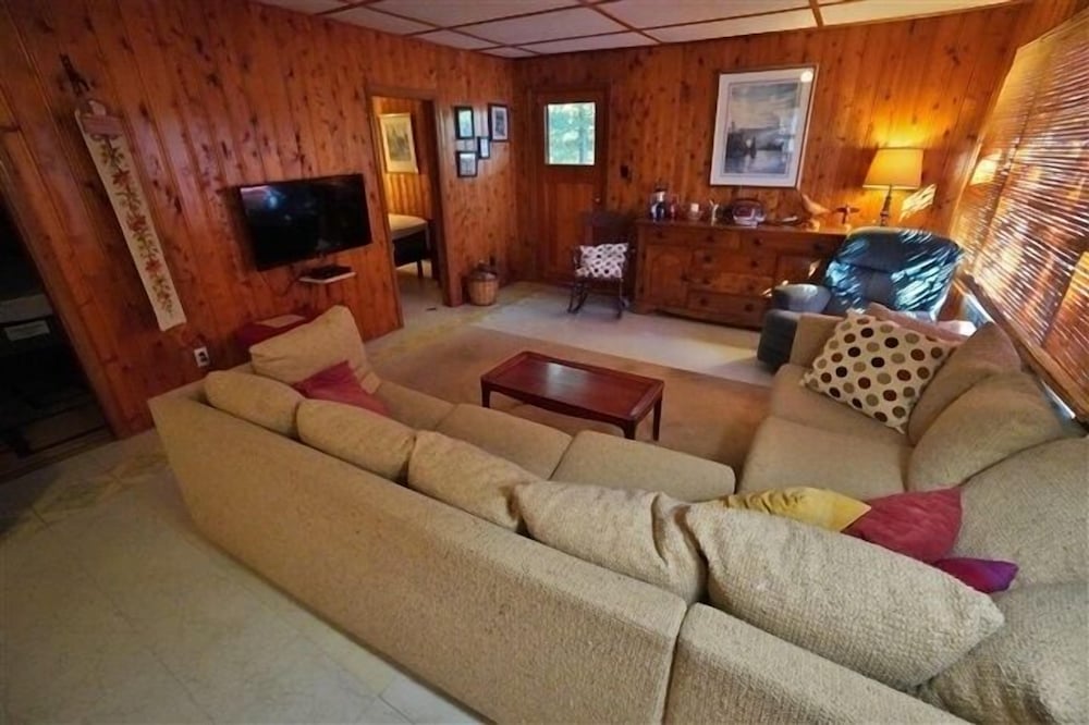 282 Papineau Lake 3 Bedroom Cottage