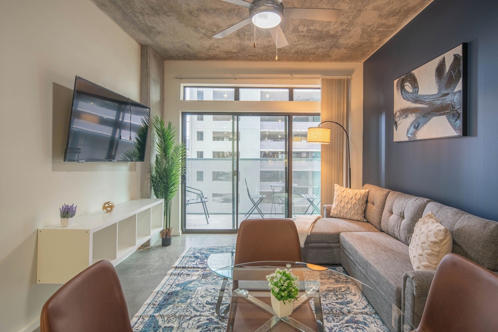 ROVE LIVING/KL - Roosevelt Point