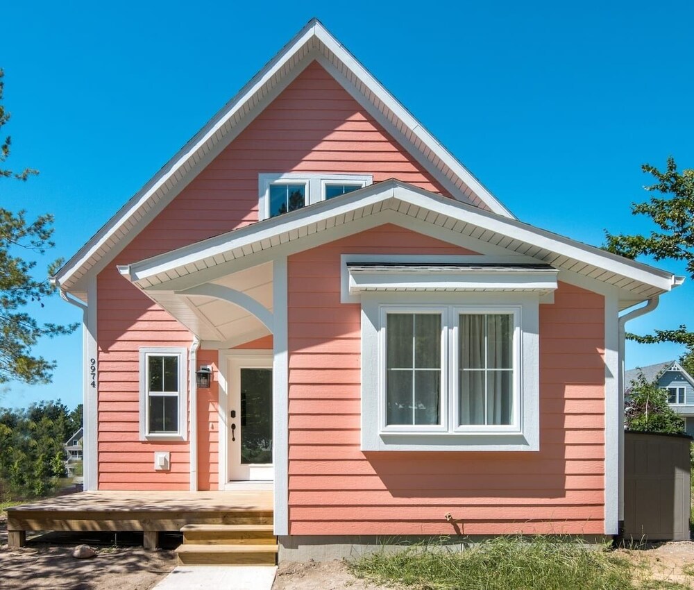 Coho Cottage 3 Bedroom Home by RedAwning view 2