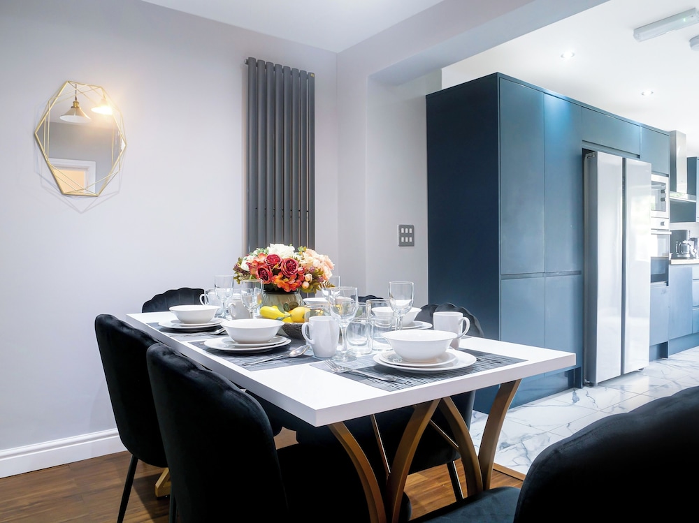 Spacious 6 Bedroom House in Bexleyheath