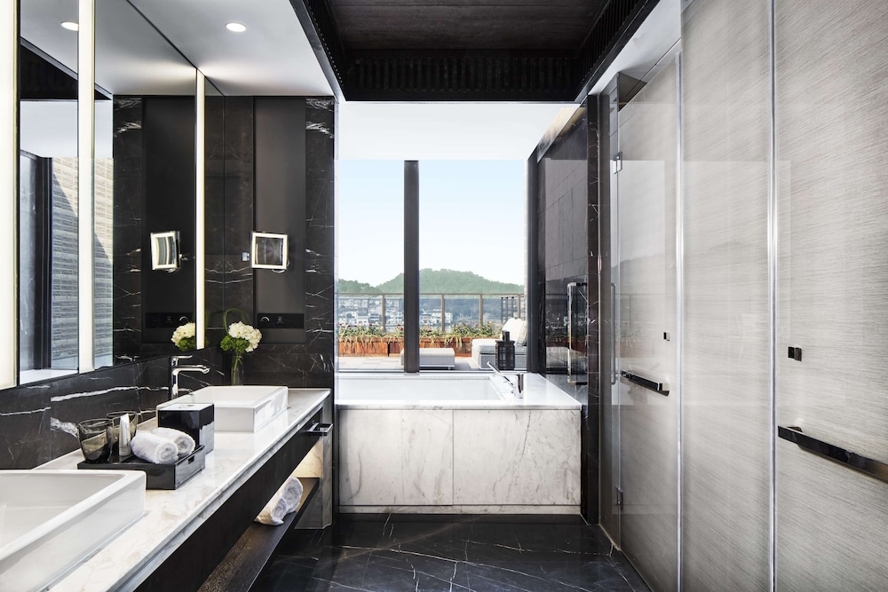Hilton Ningbo Dongqian Lake