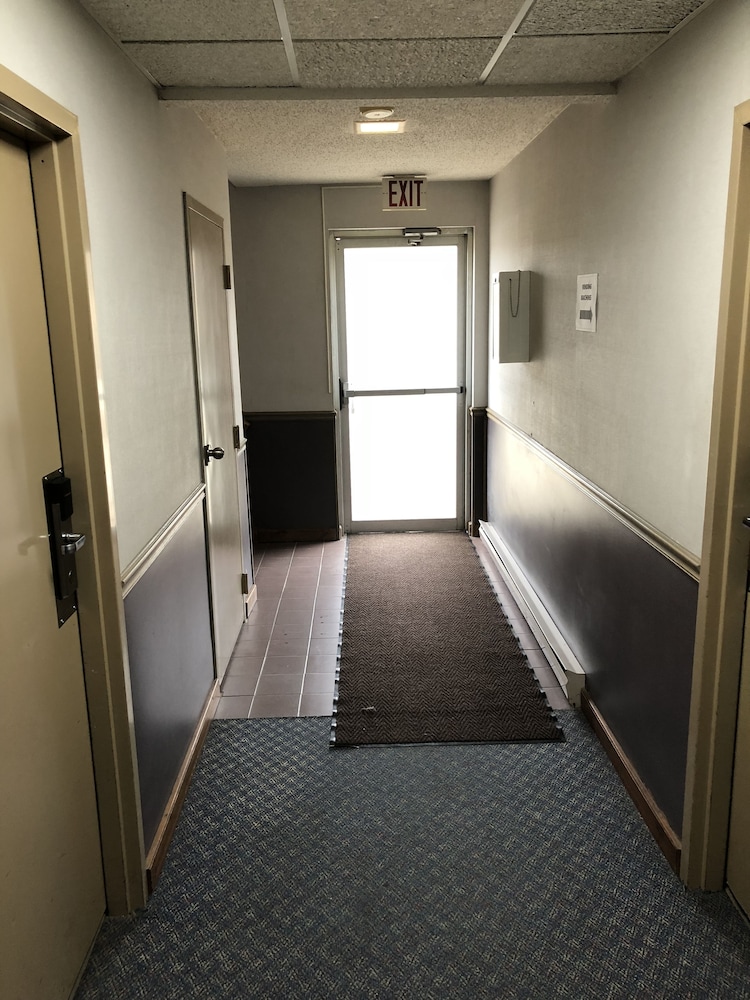 Denison Inn & Suites