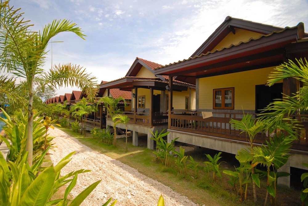 Haadyao Bungalows