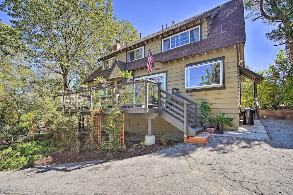 Chic Lake House w/ Furnished Deck & Hot Tub! view 4