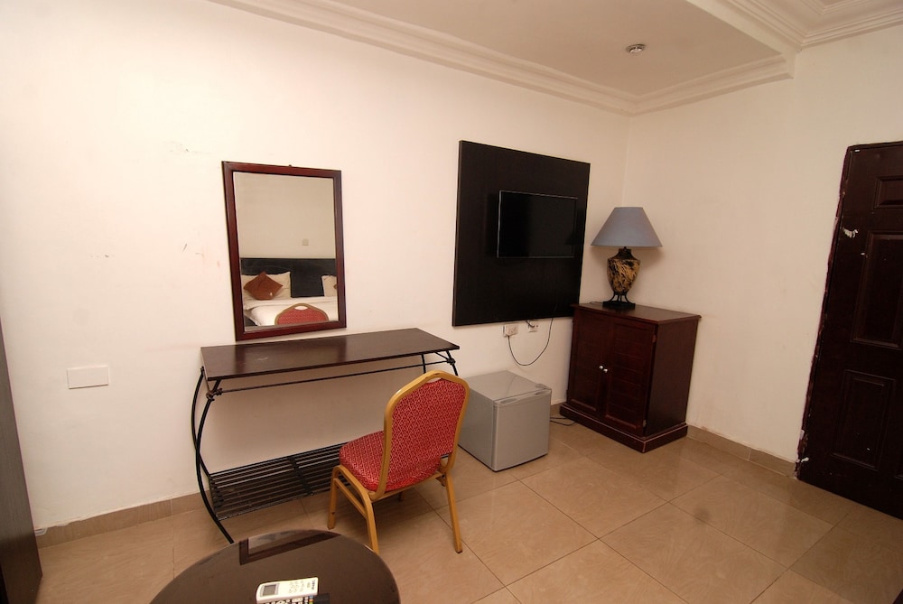 Silverland Hotel and Suites