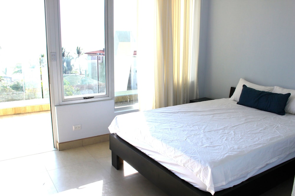 Room2Board Hostel and Surf School