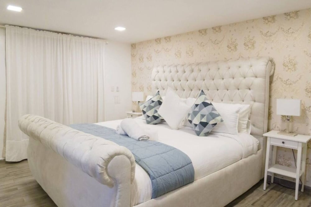8 Bedrooms Penthouse, Jacuzzi & Private Terrace view 3
